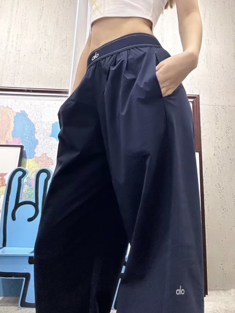 ALO Yoga Navy Suit Up Trouser💦Women' s Regular 30" Inseam💤Basic Everyday Style - Picture 7 of 7